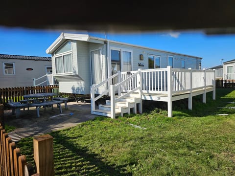 Property building, Garden, Balcony/Terrace