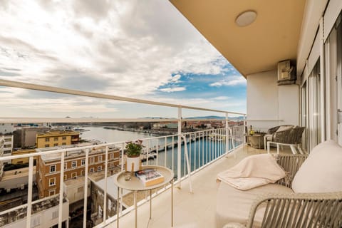 Balcony/Terrace, City view