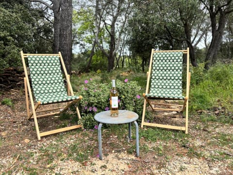 Maison dans la pinède House in Rognes