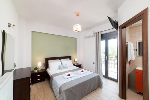 Bed, TV and multimedia, Photo of the whole room, Bedroom, wardrobe