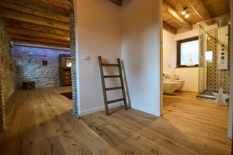 Toilet, Bathroom, towels