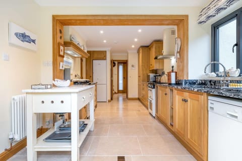 Kitchen or kitchenette, dishwasher, minibar, pet friendly, stove