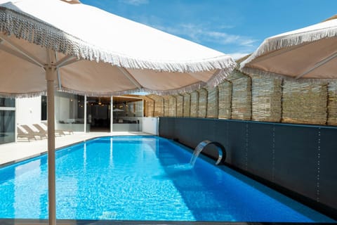 Day, Swimming pool, sunbed