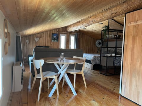 Sublime studio de caractère ,50 m2 climatisé . Vacation rental in Provence-Alpes-Côte d'Azur