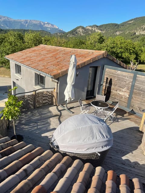 Sublime studio de caractère ,50 m2 climatisé . Vacation rental in Provence-Alpes-Côte d'Azur