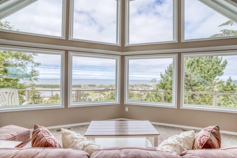 Pelican Villa - Meredith Lodging House in Pacific City