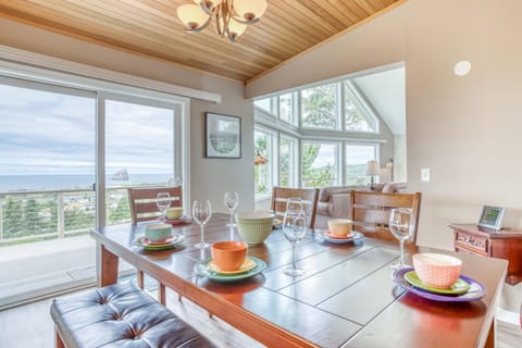 Pelican Villa - Meredith Lodging House in Pacific City