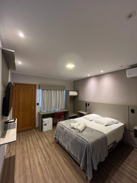 Photo of the whole room, Bedroom, minibar