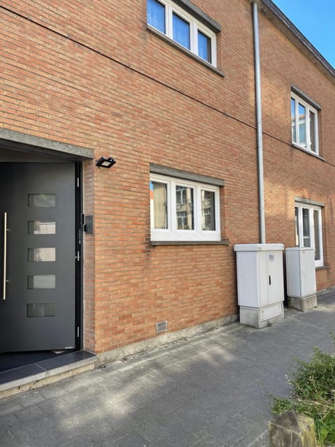 Property building, Quiet street view