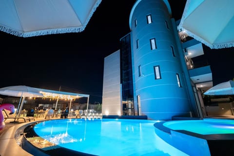 Property building, Pool view