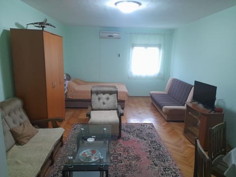 Living room, Photo of the whole room