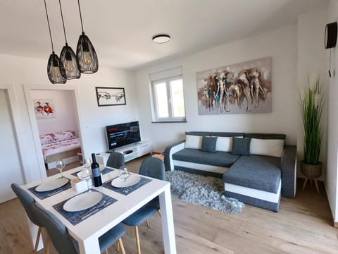Living room, Dining area