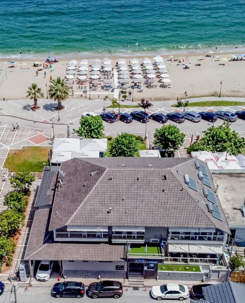Natural landscape, Beach, Sea view, Location, Parking
