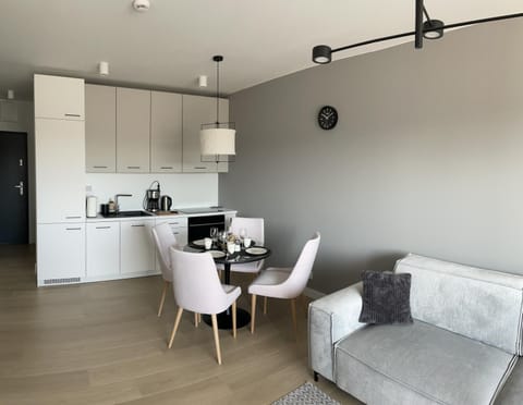 Kitchen or kitchenette, Dining area, pet friendly, stove, kitchen