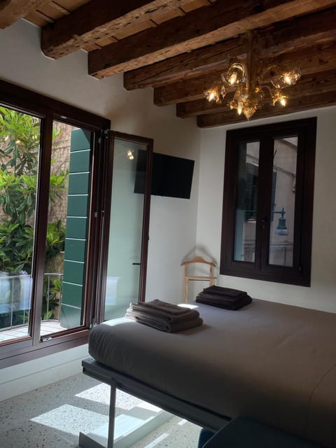 Bedroom, Pets, Pets, Pets, pet friendly