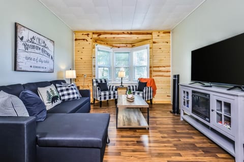 Riverview Cottage House in Eagle River