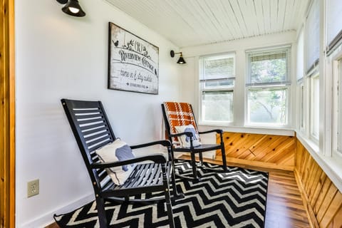 Riverview Cottage House in Eagle River