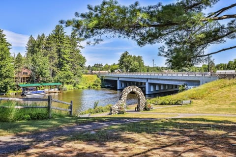 Riverview Cottage House in Eagle River