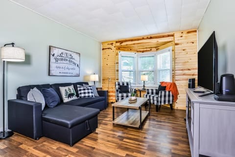 Riverview Cottage House in Eagle River