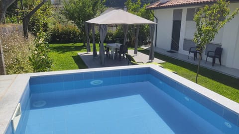 Patio, Garden, Garden view, Pool view, Swimming pool, sunbed