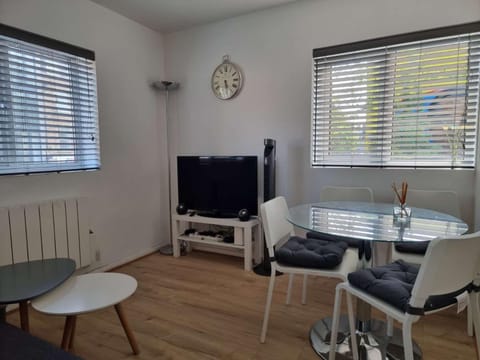 Communal lounge/ TV room, Living room, Seating area, Dining area