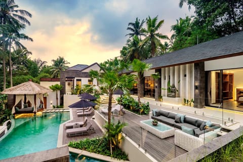 Property building, Patio, Garden, Garden view, Pool view, Swimming pool, Sunset, sunbed