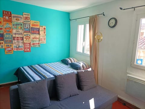 Bed, Living room