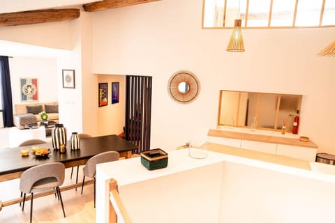 Living room, Seating area, Dining area