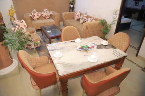 Living room, Seating area, Dining area