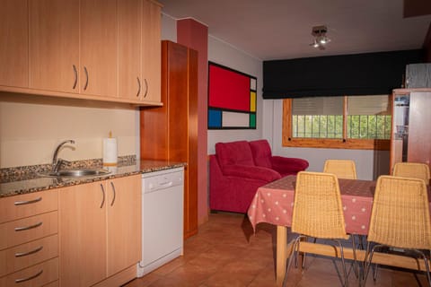 Living room, Dining area, dishwasher