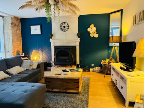 Living room, fireplace