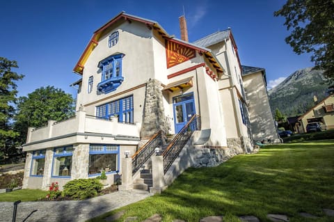 Property building, Day