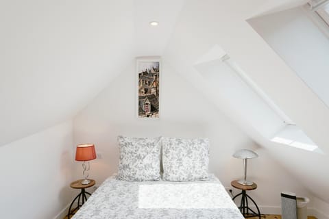 Maison du Passeur du XVIII siècle, classée, Authenticité et Confort avec Jardin SPA en option, proche Giverny, 1 heure de Paris Villa in Vernon