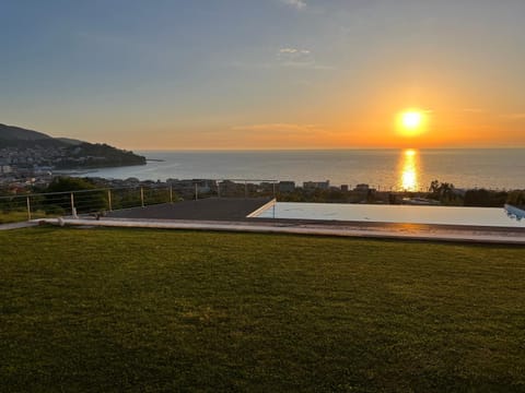 Nearby landmark, Day, Natural landscape, Pool view, Sea view, Swimming pool, Sunrise, Sunset, sunbed