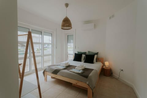 Bed, Photo of the whole room, Bedroom, air conditioner