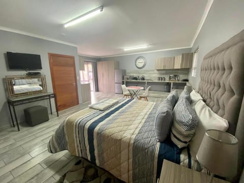 Living room, Photo of the whole room, Seating area