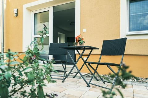 Patio, Facade/entrance