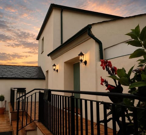 Property building, Off site, Balcony/Terrace