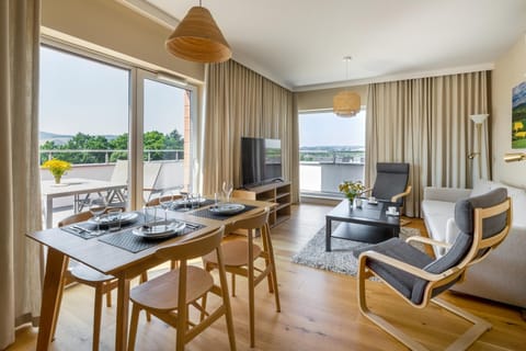 TV and multimedia, View (from property/room), Balcony/Terrace, Living room, Seating area, Dining area