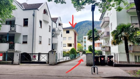 Neighbourhood, Street view