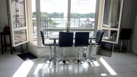 Living room, Lake view