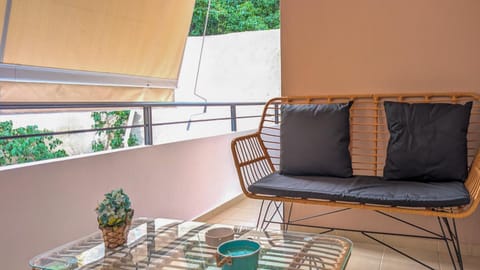 Patio, Day, Balcony/Terrace, Seating area