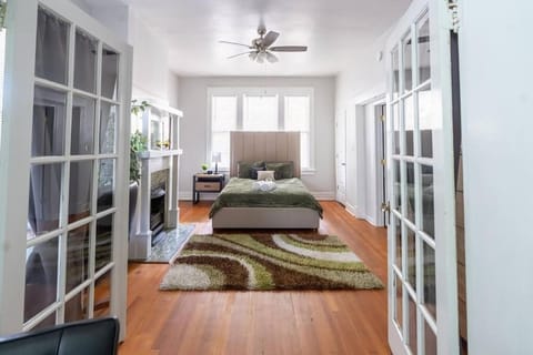 Bed, Photo of the whole room, Bedroom, fireplace
