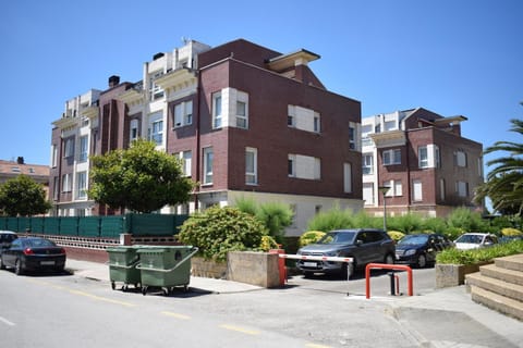 Property building, Location