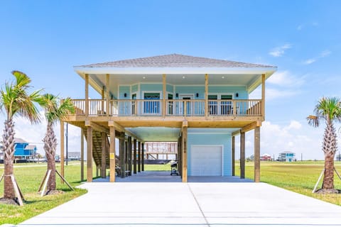 Vacationers Valhalla House in Hitchcock