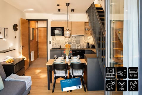 Coffee/tea facilities, Kitchen or kitchenette, Living room, Food and drinks, Photo of the whole room, Seating area, Dining area, Food, oven, stove, kitchen