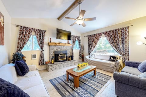 Treelands Lodge House in Crestline