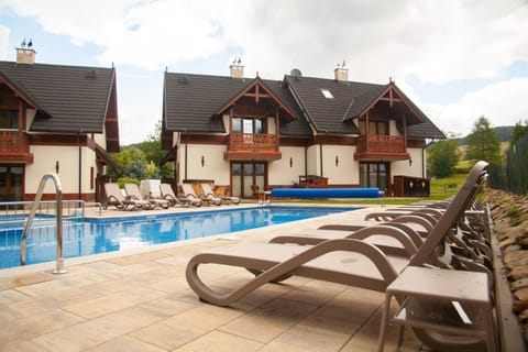 Property building, Swimming pool, sunbed