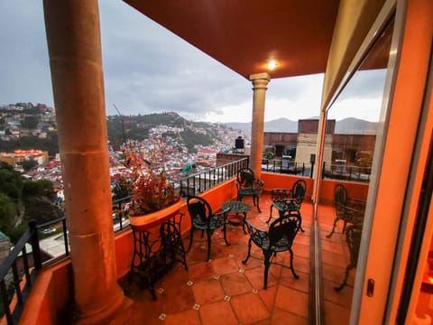 Balcony/Terrace, City view