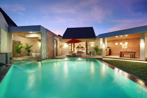 Property building, Pool view